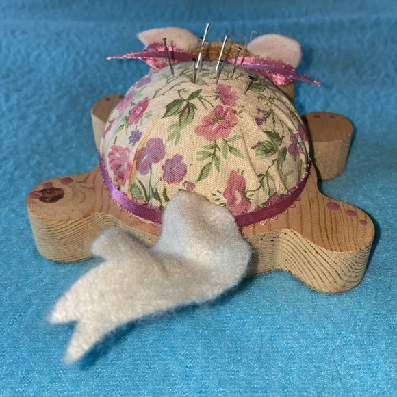 KITTY CAT pin cushion wood base flora fabric mauve ribbon and paint vintage NEW - Picture 3 of 8